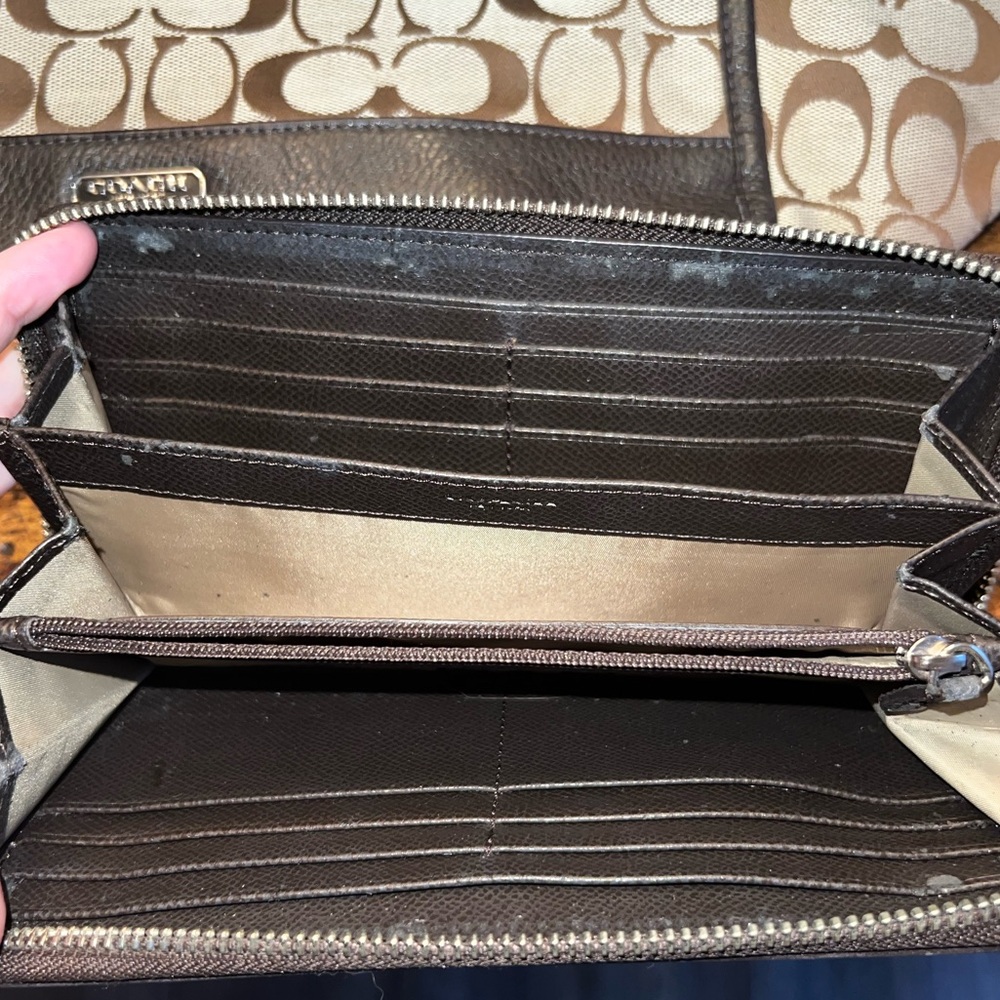 COACH PARK SIGNATURE CARRIE TOTE F28728
SILVER/KHAKI/MAHOGANY with WALLET - Picture 7 of 16